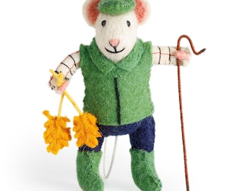 Needle Felted Farmer Mouse Figurine: Artisan Wool Animal with Tweed Cap