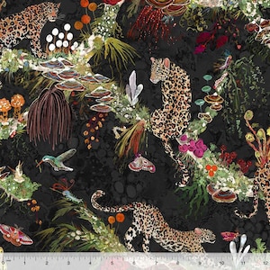 Peut inclure: Un fond noir avec un motif répété de léopards, de papillons et de champignons. Les léopards sont dans diverses poses, certains sont assis, certains sont debout et certains marchent. Les papillons sont en vol et les champignons sont de différentes tailles et formes.