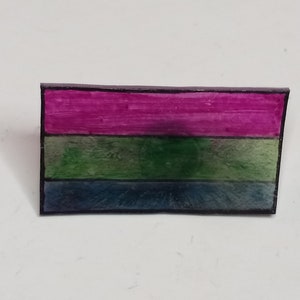 Poly Pride Flagge Pin