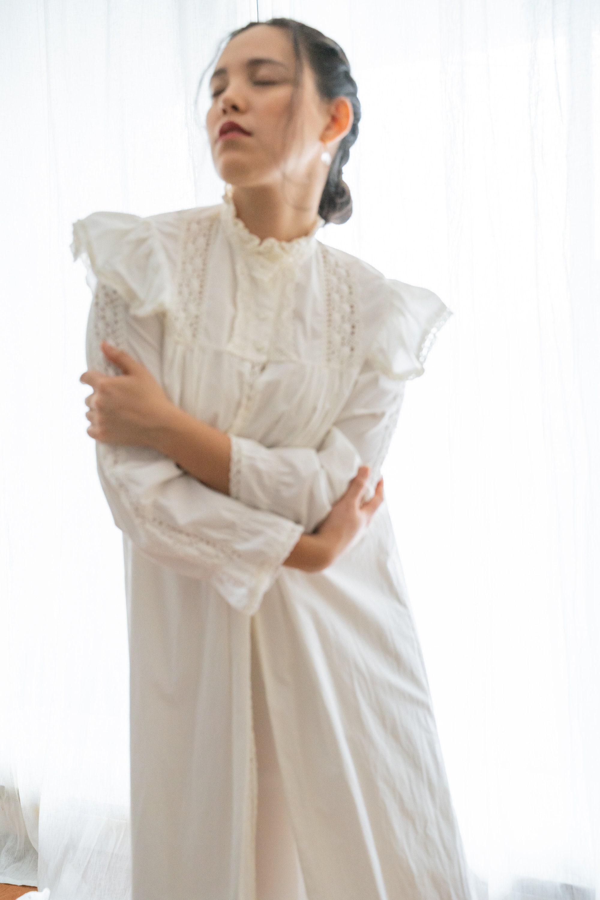 70s Does Edwardian White Tatted Eyelet Lace Cotton Vintage Peignoir ...