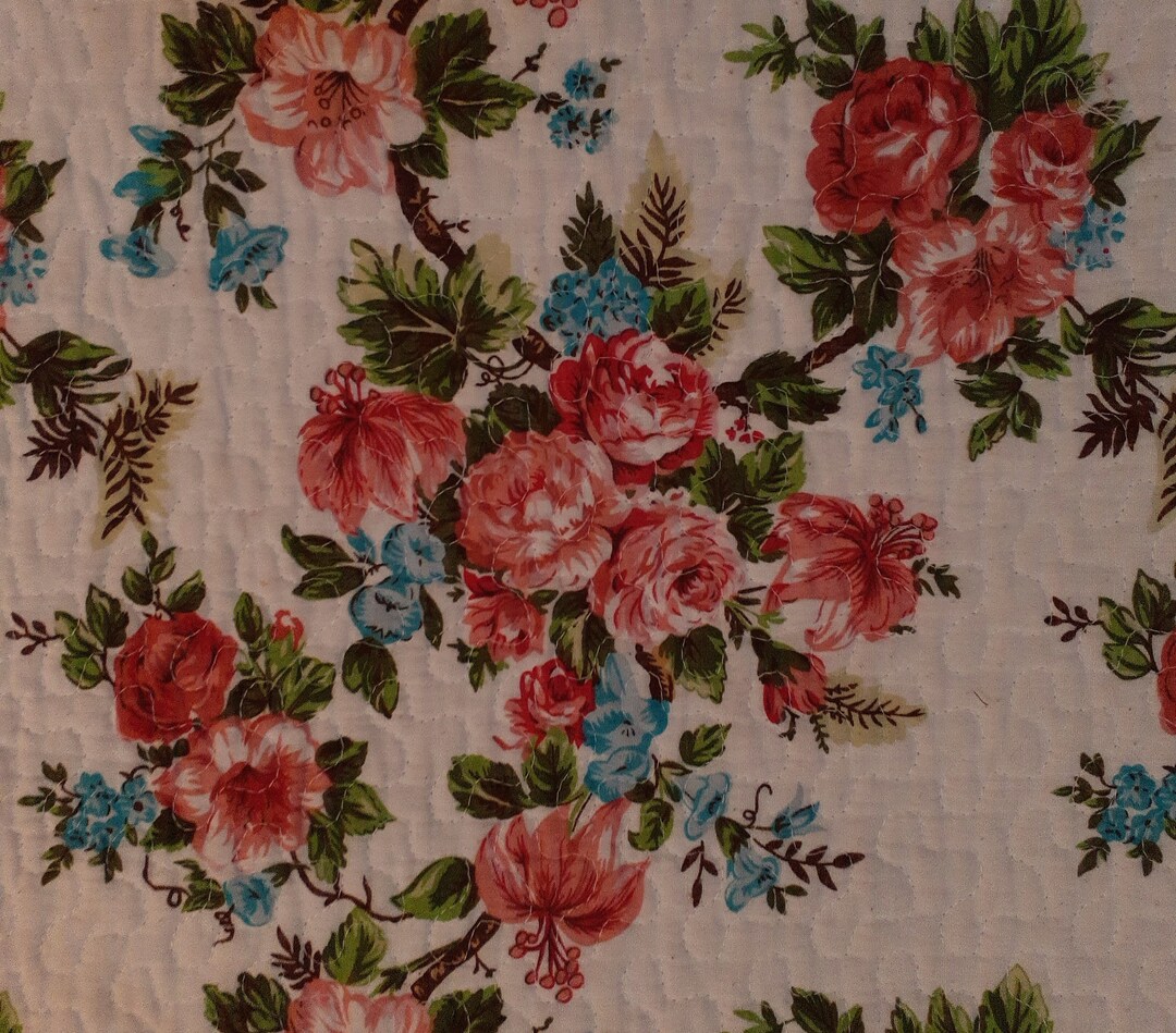 Very Large Traditional Cotton Quilt or Comfy Decorated With Blousy Pink ...