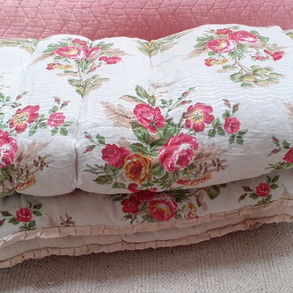 Vintage Single Plump Cotton Eiderdown Quilt Decorated with Pretty Pink and Yellow Roses