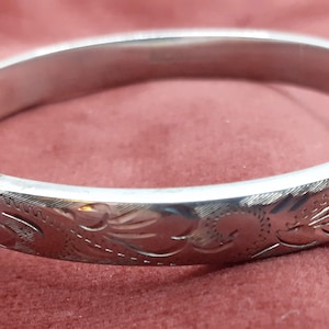 Vintage Hallmarked Silver Etched Hinged Bangle