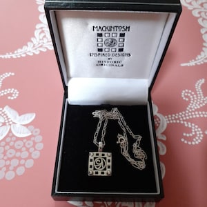 Collana con ciondolo in argento Sterling e topazio blu Charles Rennie