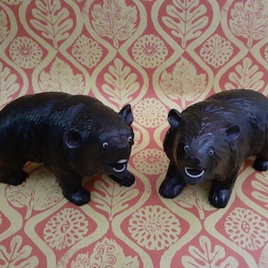 Antique Black Forest Hand Carved Pair of Decorative Bears