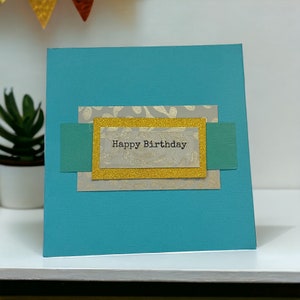 Feliz aniversário - cartão comemorativo
