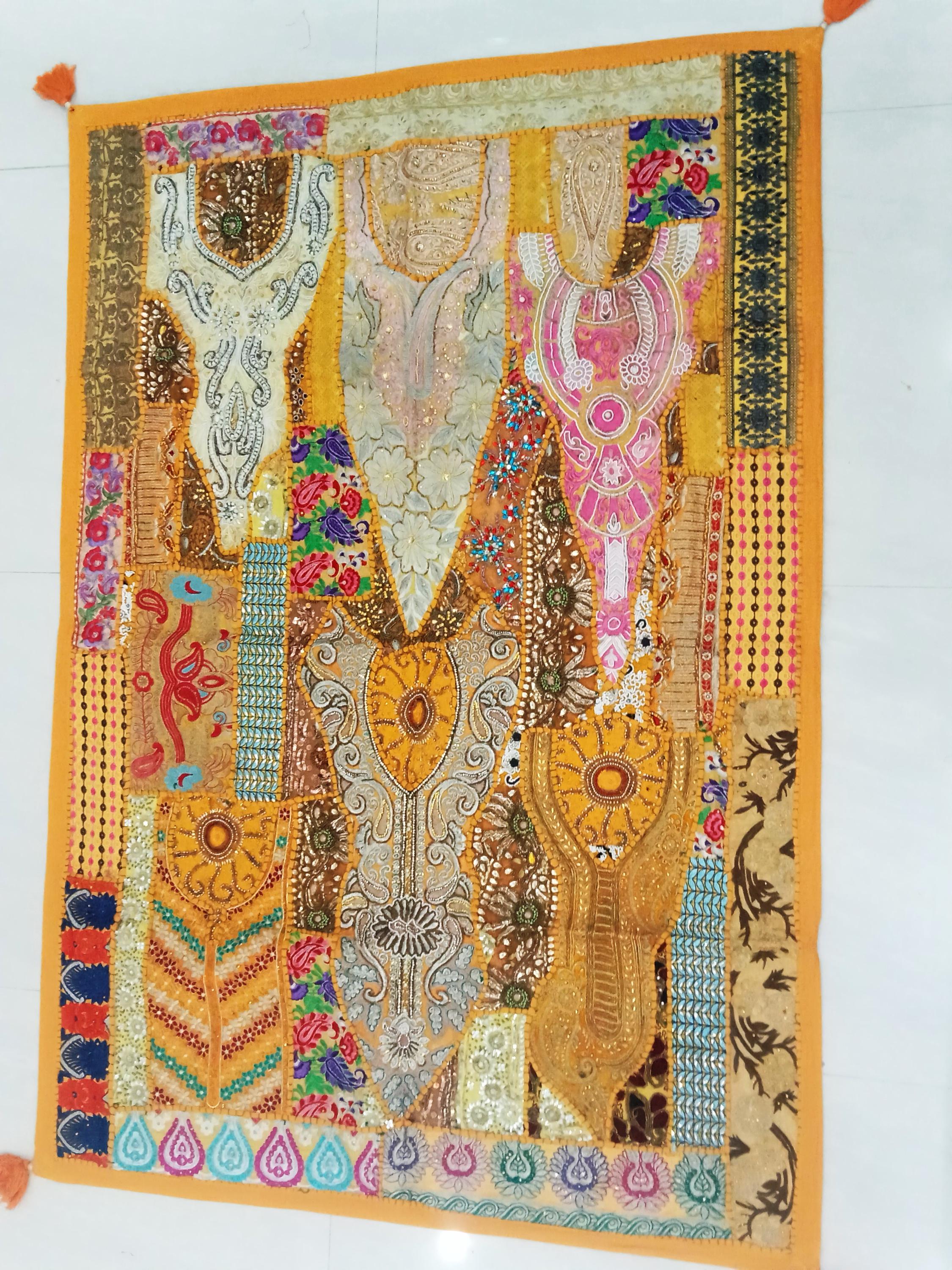 Tenture Murale Indienne Patchwork – Sari Vintage Brodé, 81x40 Cm, Fait Main