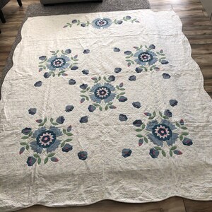 Cornflower Applique Quilt