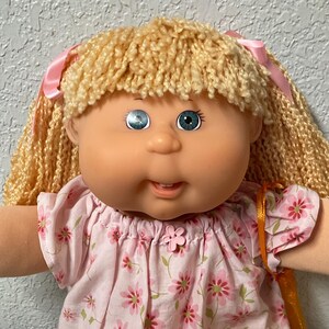 Lalka kolekcjonerska Vintage Cabbage Patch Kid Play Along Girl-PA-1, włosy w kolorze karmelu, zielone oczy, 2004, prezenty dla córki, siostry, żony i dziewcząt