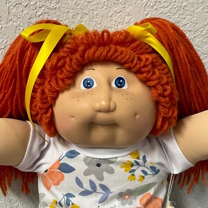 Vintage Cabbage Patch Kid Första Upplagan Flickadocka Rött Hår Blå Ögon Fräknar Hong Kong Huvudform #2 1983 Presenter Till Dotter Flickor Fru Mamma