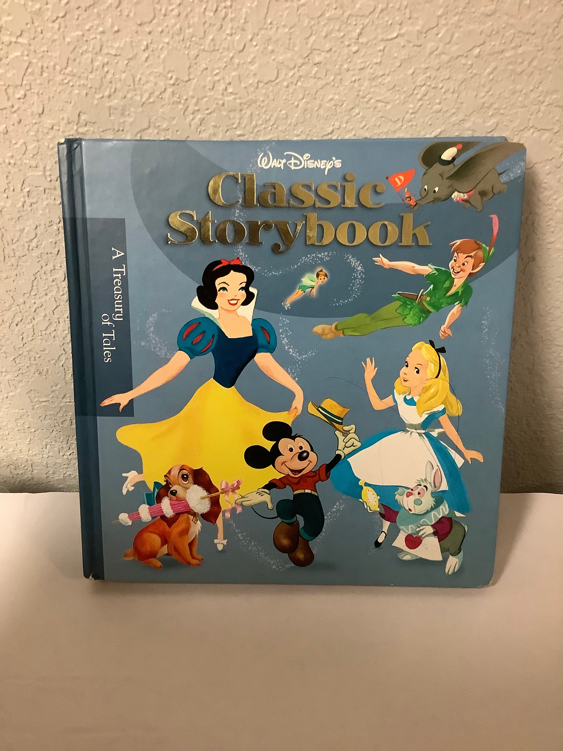 Walt Disney's Classic Storybook-a Treasury of Tales Children's