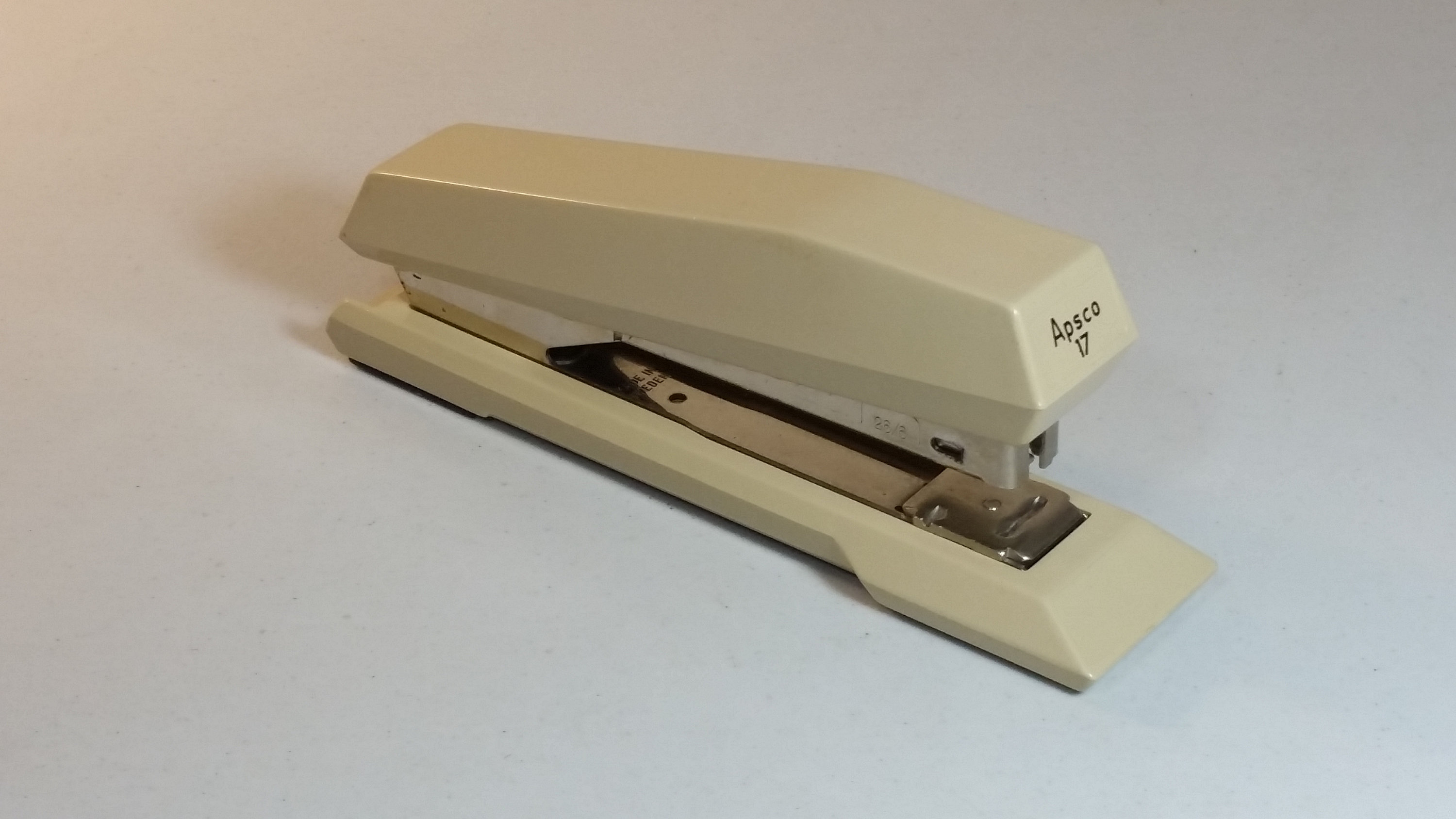 rapid 17 stapler