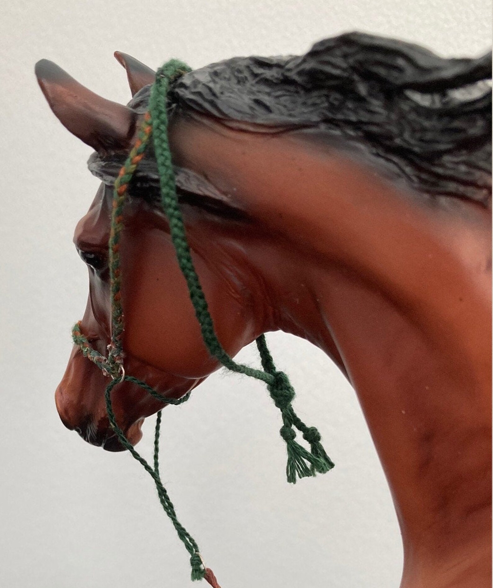 Grünes und braunes Modellpferd Arabischer Pferdehalter | Etsy