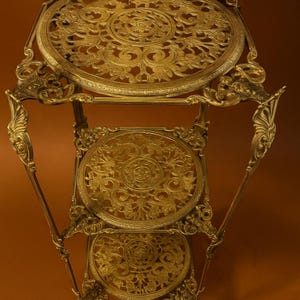 Messing Blumenständer // Vintage Blumenständer // Rustikaler Goldakzent-Tisch