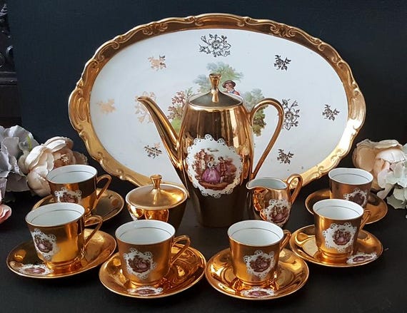Paire de tasses, décor fleurs, en porcelaine allemande, Dresden