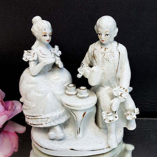 Figurines vintage / Couple assis / Figurines de collection en porcelaine peintes à la main de style rococo / Ensemble de deux figurines