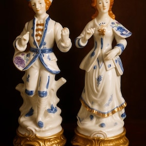 Figurines vintage / Couple debout / Figurines de collection en porcelaine de style victorien peintes à la main / Ensemble de deux figurines