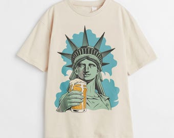自由の女神ビール デジタル アート ダウンロード – DIY クラフト、昇華、ウォール アート用のユニークなアメリカをテーマにした T シャツ SVG、PNG、EPS