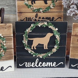 Letrero de bienvenida para Labrador Retriever, corona de bayas de madera, decoración rústica de granja, regalo para amantes de los perros, Labrador negro, Labrador chocolate, Labrador amarillo