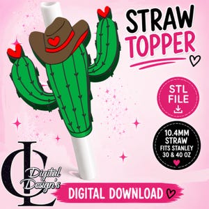 Peut inclure: Un embout de paille cactus vert avec un chapeau de cowboy marron orné d'un cœur rouge, conçu pour une paille de 10,4 mm. Le texte indique STRAW TOPPER, STL FILE, 10.4MM STRAW FITS STANLEY 30 & 40 OZ, DIGITAL DOWNLOAD et le logo CL Digital Design's.