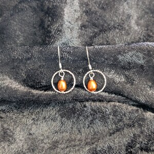 Copper Pearl Hoop in Sterling Silver, Pearl Drop Earrings bild 5