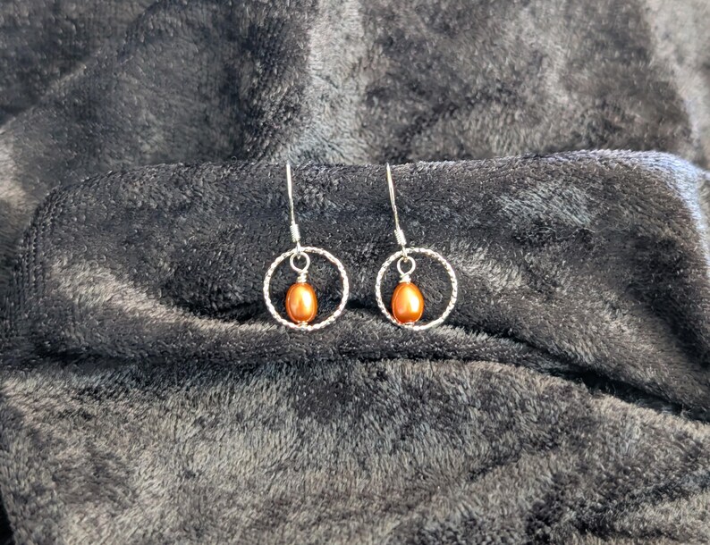 Copper Pearl Hoop in Sterling Silver, Pearl Drop Earrings bild 5