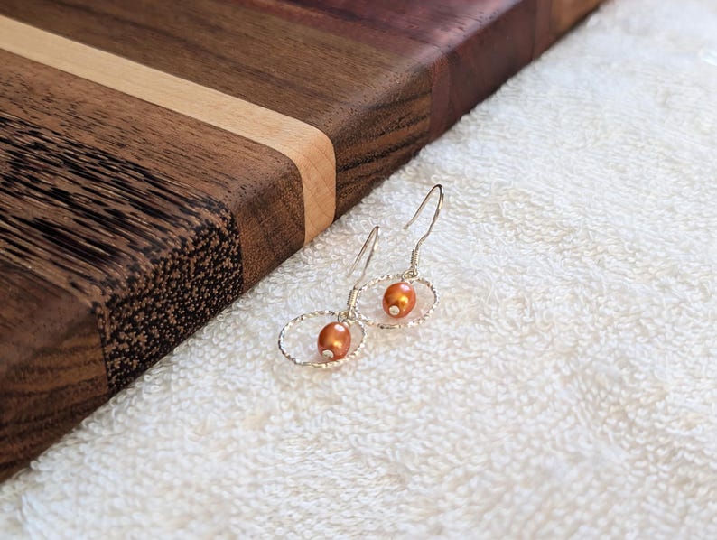 Copper Pearl Hoop in Sterling Silver, Pearl Drop Earrings bild 3