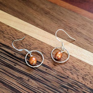 Copper Pearl Hoop in Sterling Silver, Pearl Drop Earrings bild 2
