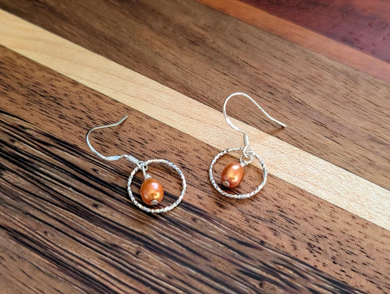 Copper Pearl Hoop in Sterling Silver, Pearl Drop Earrings bild 2
