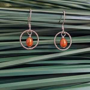 Copper Pearl Hoop in Sterling Silver, Pearl Drop Earrings bild 4