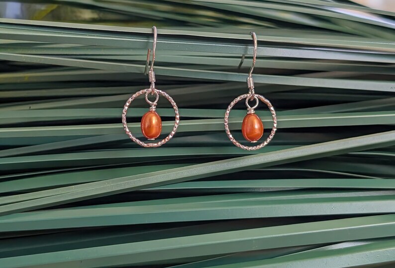Copper Pearl Hoop in Sterling Silver, Pearl Drop Earrings bild 4