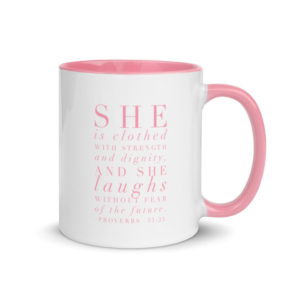 Proverbios 31:25, Taza rosa, Taza de versículo de la Biblia, Taza de escritura, Ella está vestida de fuerza, Taza de café, Taza basada en la fe, Regalo cristiano