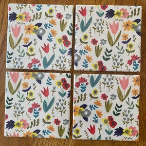 Set of 4 Flower Coasters – Bright Floral Decor – Cheerful Home Gift – FREE UK Delivery