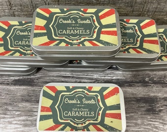 Latas de caramelo retro de la Segunda Guerra Mundial, lata de utilería de la década de 1940, Crook's Sweets Co., dulces nostálgicos, recuerdos de fiesta, caramelos masticables