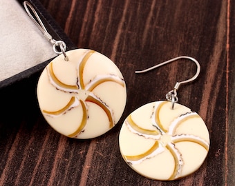 Real Natural Off White Abalone Seashell Circle Disk Silver Dangle Earrings Lovely Design Disk Size 31 MM Women Fashion Jewelry DE- 5205