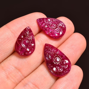 Ausgezeichnete Bestnote AAA + Qualität 100% natürliche Rubin geschnitzte Cabochon 34 Ct. Birne Form 3 Stück Set lose Edelstein für die Herstellung von Schmuck CO-253