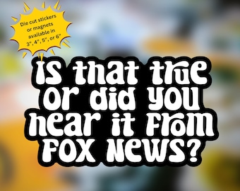Könnte beinhalten: Ein schwarzer Aufkleber mit weißem Text, der lautet: Is that true or did you hear it from FOX NEWS? Eine gelbe Sternform in der oberen linken Ecke besagt: Die cut stickers or magnets available in 7,62 cm, 10,16 cm, 12,7 cm, or 15,24 cm.