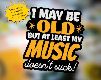 Könnte beinhalten: Ein schwarzer und gelber Aufkleber mit dem Text "I may be old but at least my music doesn't suck!" Der Aufkleber ist in den Größen 3, 4, 5 oder 6 Zoll erhältlich.