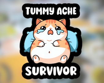 Könnte beinhalten: Ein Aufkleber mit einer Cartoon-Katze mit orange-weißem Fell, die weint und auf einem blauen Kissen ruht. Der Text "TUMMY ACHE" und "SURVIVOR" ist in weißen Buchstaben auf schwarzem Hintergrund.