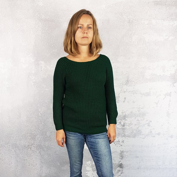 Green sweater, Size S, Vintage knitted pullover, Jumper with rounded neckline and long sleeves, Warm and cozy autumn winter