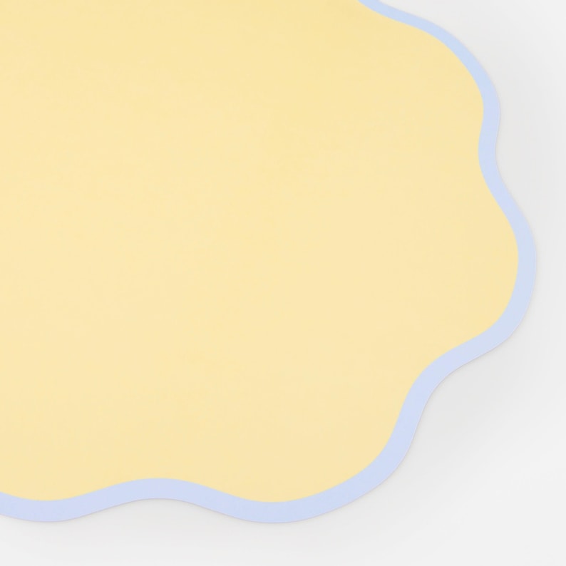 Meri Meri Wavy Round Paper Placemats