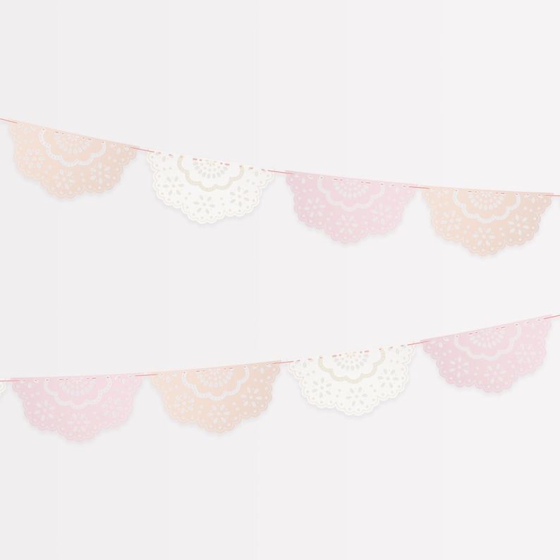 Meri Meri Broderie Anglaise Lace Pennant Garland - Thumbnail 2
