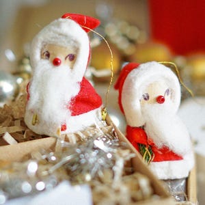 Vintage pair of tiny santas figurine christmas ornament 1960-1970