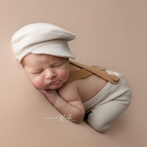 Newborn outfit dungarees beige, light cream with cape/hat, flat cap. Newborn props, newborn outfit. Size: 52, 56