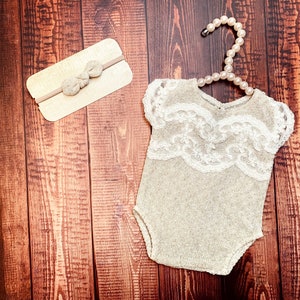 Baby outfit lace body, body light taupe with lace decoration. Newborn shooting. Baby photography. Size 52, 56 or custom made