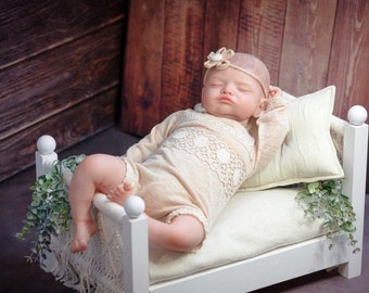 Baby Outfit Spitzenbody, Body beige Langarm. Newborn Props. Neugeborenen  Fotoshooting.  Babyfotografie. Größe 52, 56
