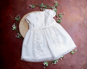 Baptism baby dress made to measure, short christening dress for girls from your wedding dress. Christening gown plain short sleeves