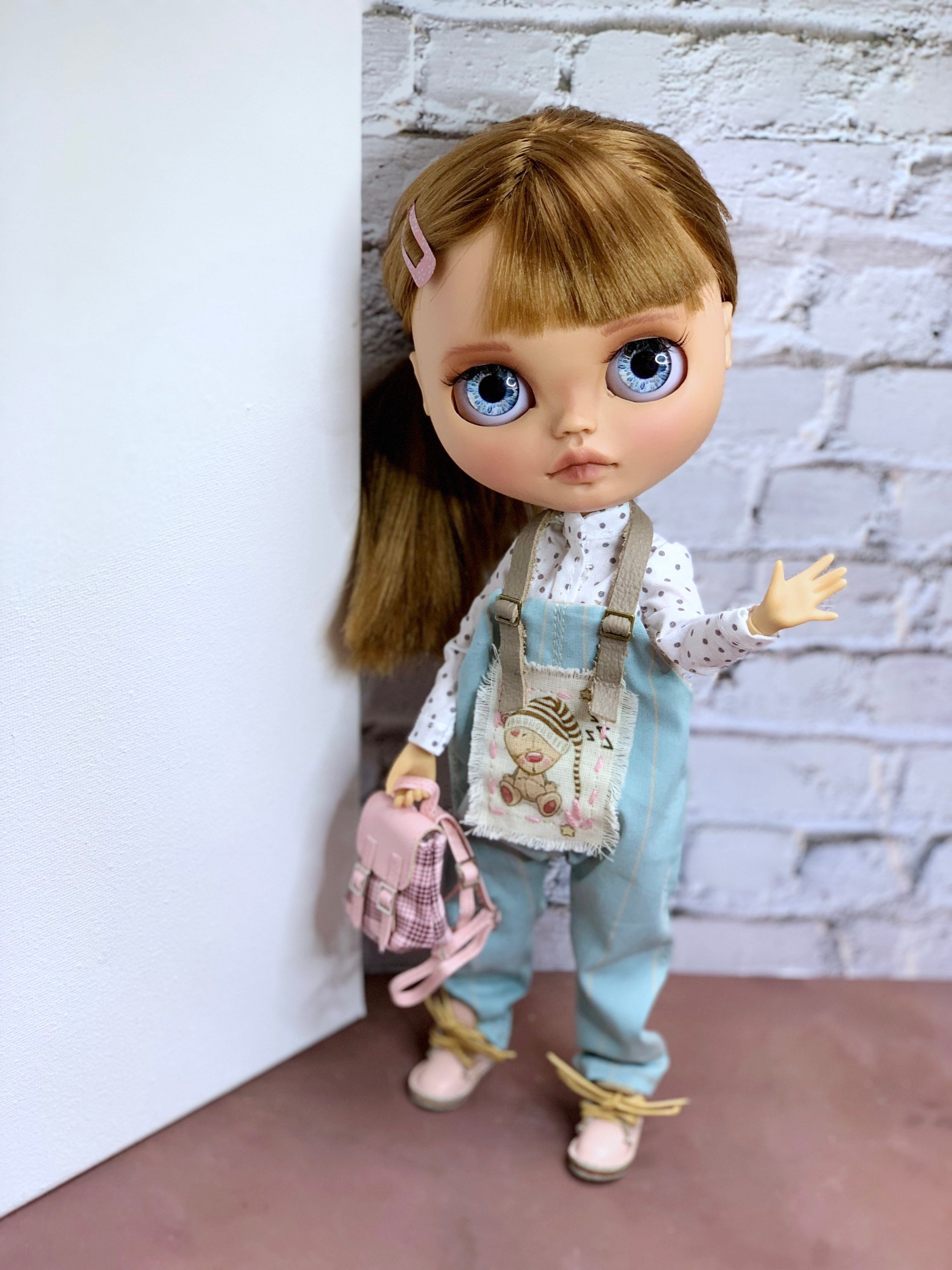 Poupée Blythe OOAK Customisée – Peau Blanche, Yeux Fermés, Cou Articulé