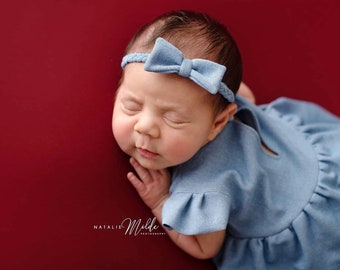 Baby Newborn Mädchen Jeans Kleidchen, Outfit mit Haarschleife zum Fotoshooting. Newborn Props 52, 56 und Maß*