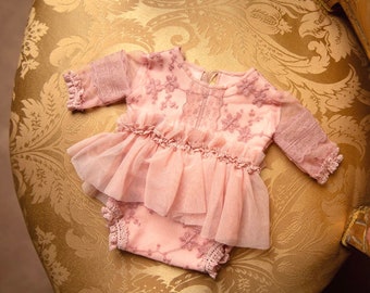 Boho vintage baby outfit Dress made of jersey and lace in old rose with hair bow. baby photoshoot. Body dress props pink 50-52